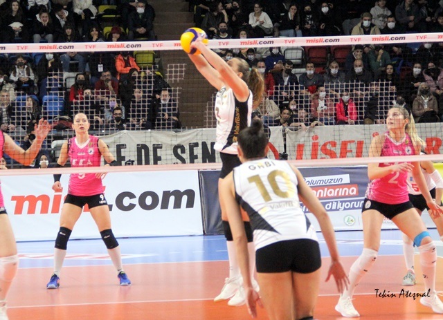 Cansu sahalara döndü, VakıfBank Bolu'dan 3 puanla döndü