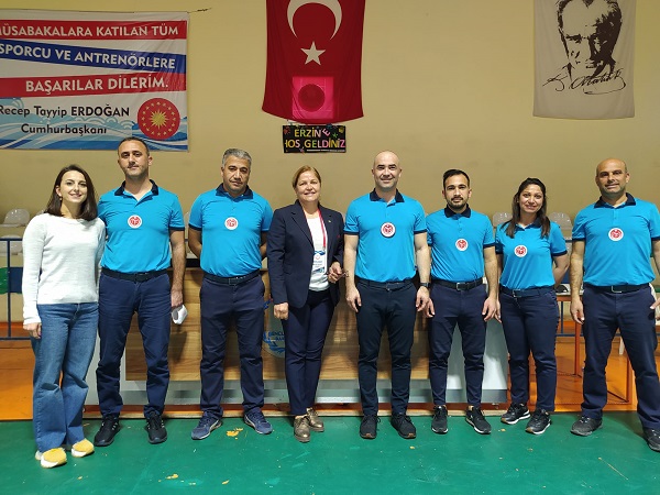 Erzin 5 set sonunda güldü