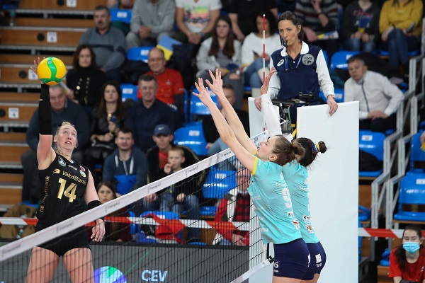 VakıfBank, Çeyrek Final İlk Maçında Rzeszow’a 3-2 Mağlup Oldu
