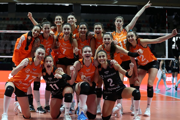 Eczacıbaşı Dynavit 6 maçtır set kaybetmiyor