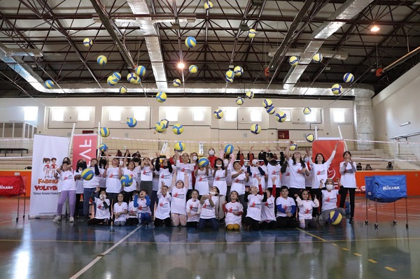 Fabrika Voleybol Karaman’da
