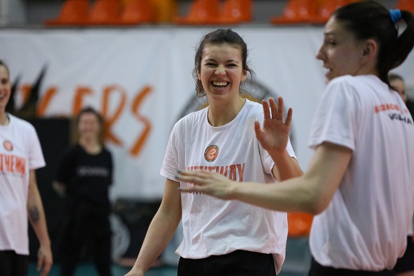 Eczacıbaşı Dynavit, play-off ilk maçı için hazırlanıyor