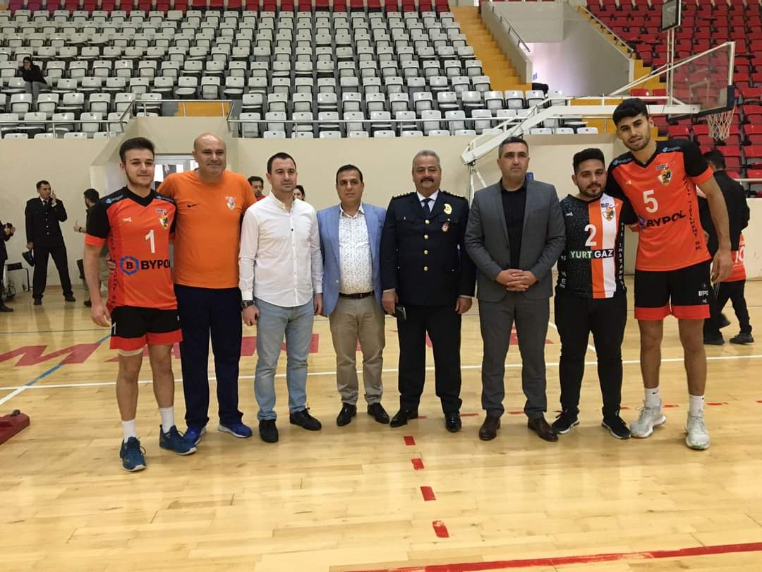 Erzin’in Genç Efeleri Set Vermeden Yarı Finalde