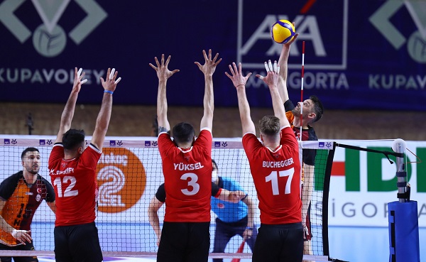 Cim Bom, son kupa şampiyonunu 5 sette yendi, finale yükseldi