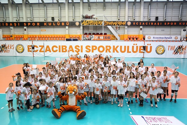 Mini Tigers Voleybol Şenliği Ayazağa'yı Şenlendirdi