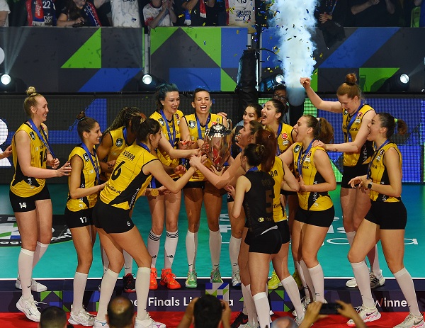 Gabi MVP Seçildi, VakıfBank 5. Kez Kupayı Havaya Kaldırdı