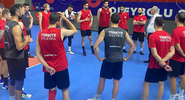 Üstündağ'dan Millilere ziyaret