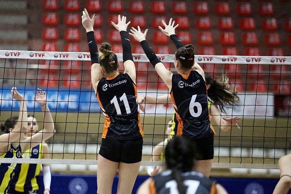 Genç Kızlar'da Finalin adı Eczacıbaşı-VakıfBank