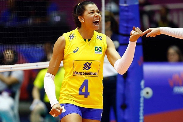 Düşlem Gökgöz'den Ana Carolina Silva İncelemesi