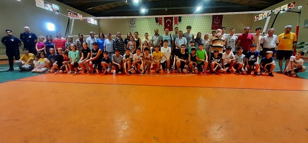 Erzin'de Voleybol Akademi Faaliyetlerine Başladı