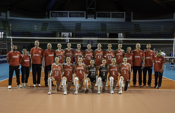 Türk Voleybolu 1 günde 3 yarı final maçına çıkacak