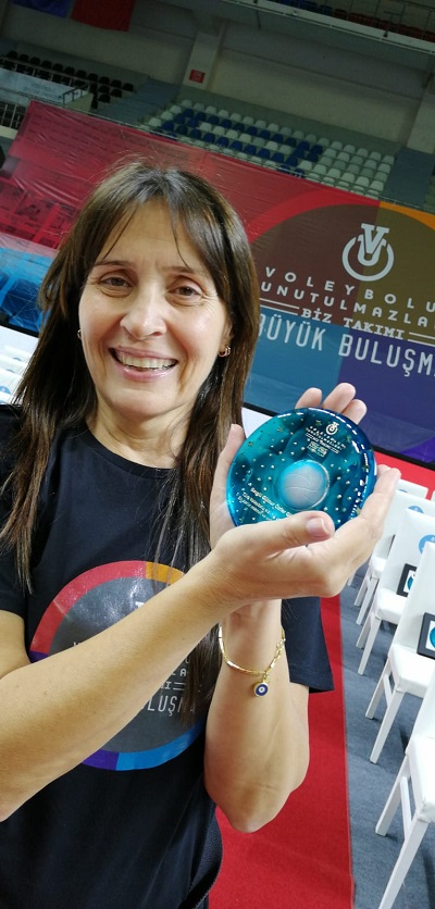 Bir Çılgın Kadın Yaptı, 500 Kütüphanede Yer Aldı