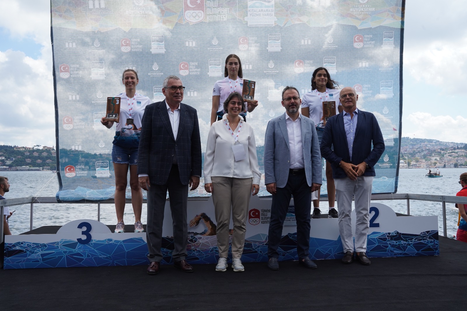 Kıtalar, kulaçlarla birleşti, Ece Yıldırım Büyük Bir Başarıya İmza Attı