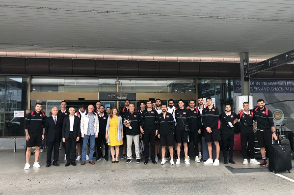 Efeler, Tarihi Maç İçin Polonya'da