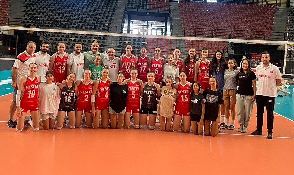 Olimpia sporcuları U19 Milli Takımımızı Ziyaret Etti