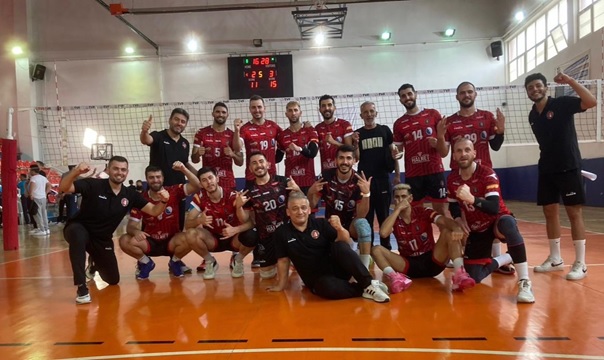 'Genç, başarıya aç, başarı hedefli bir takımız'