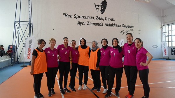 Aksaray'da yenilenen salon dostluk maçıyla açıldı