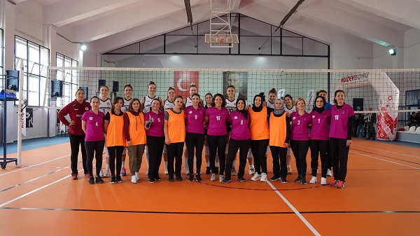 Aksaray'da yenilenen salon dostluk maçıyla açıldı