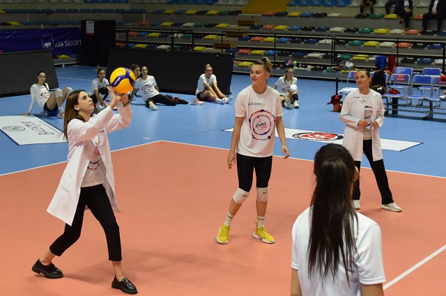 Meme kanseri farkındalığı için sahaya çıktılar