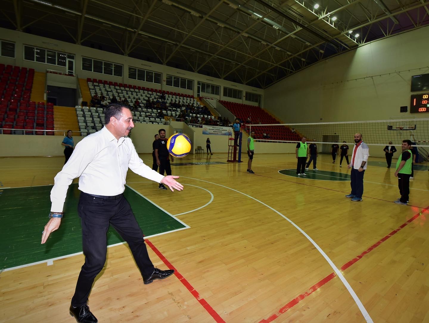 Osmaniye'de 24 Kasım Öğretmenler Günü Voleybol Turnuvası başladı