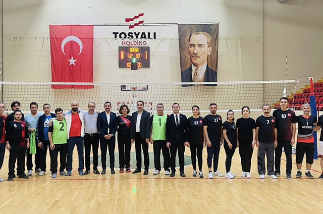 Osmaniye'de 24 Kasım Öğretmenler Günü Voleybol Turnuvası başladı