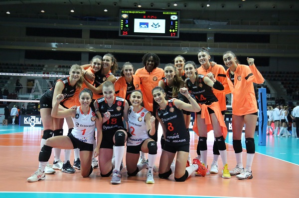 Eczacıbaşı lider tamamladı