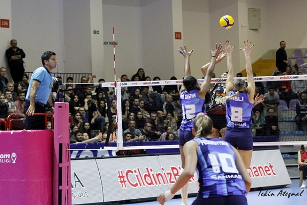 Fenerbahçe Opet, Bursa'da set vermeden kazandı