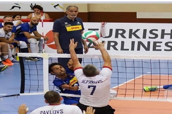 İtalya'da Oturarak Voleybolu Geliştirmeye Çalışan Bir İranlı