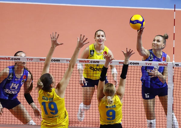 Fenerbahçe Opet PTT'yi 3-0 yendi
