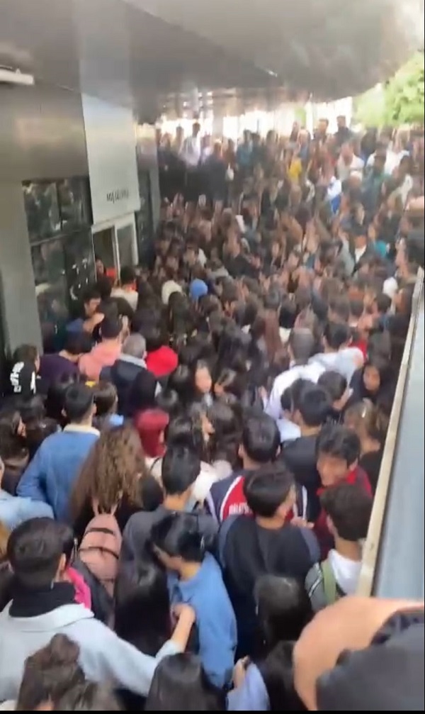 Voleybol, Adana'da salona sığmıyor