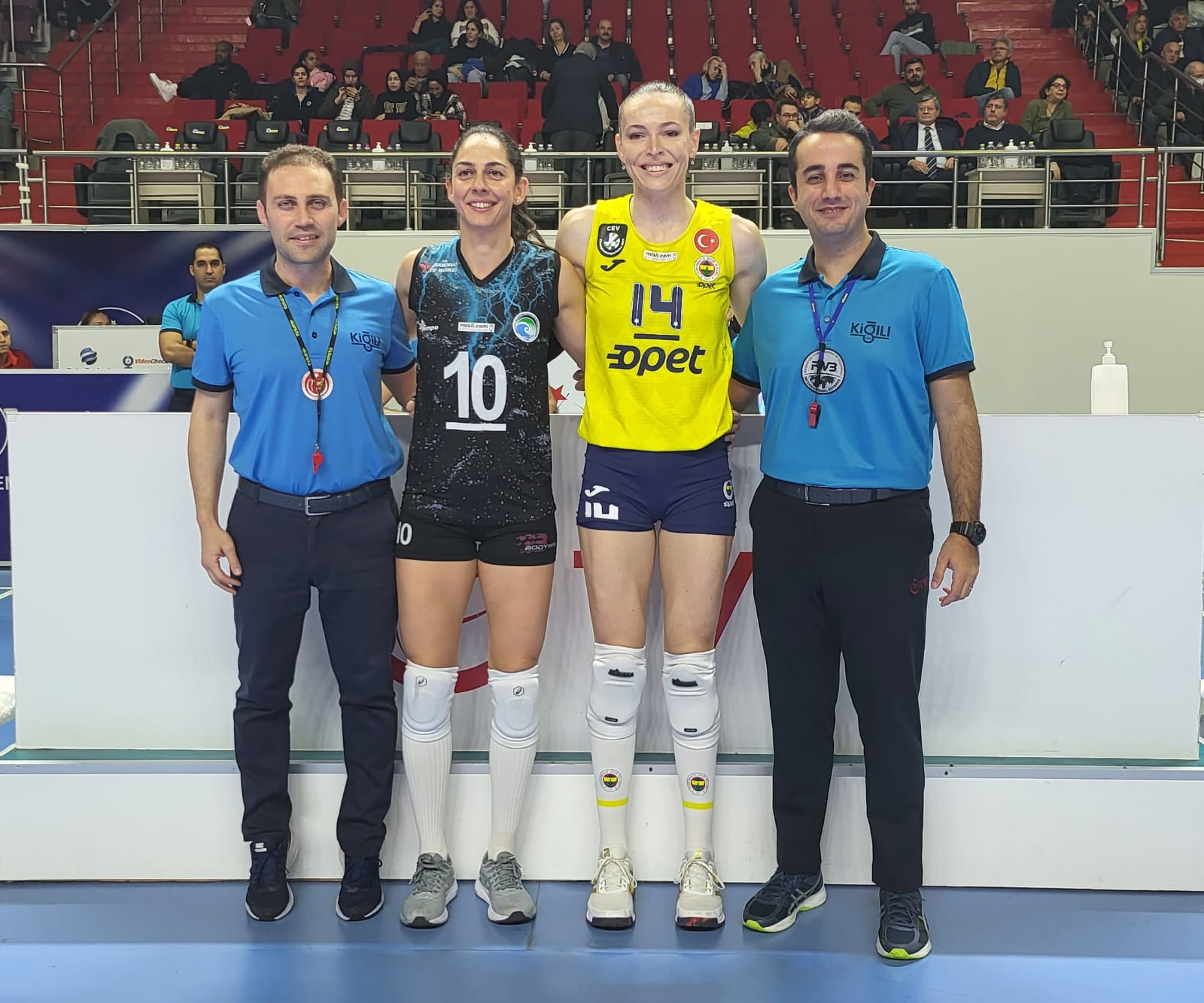 Fenerbahçe Opet, ilk seti kaybetti, 2. sette zorlandı ama 3 puanı kaptı