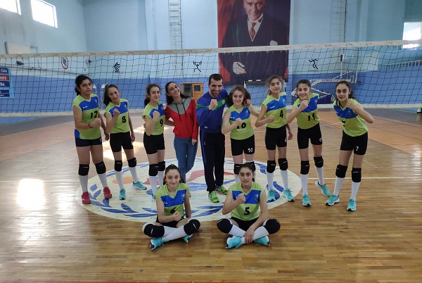 Buz Tutmuş Salonda Yetişen Sultanlar