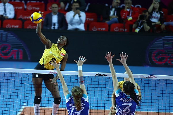 VakıfBank set vermeden başladı