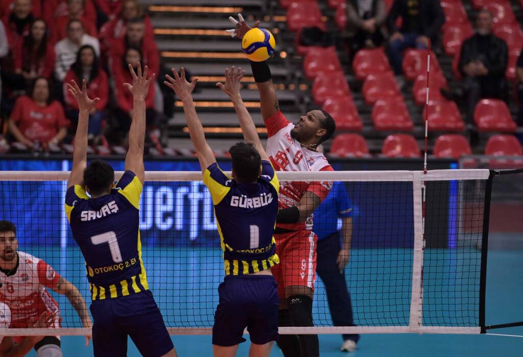 Fenerbahçe, İtalya'da  Piacenza'ya 3-1 Yenildi
