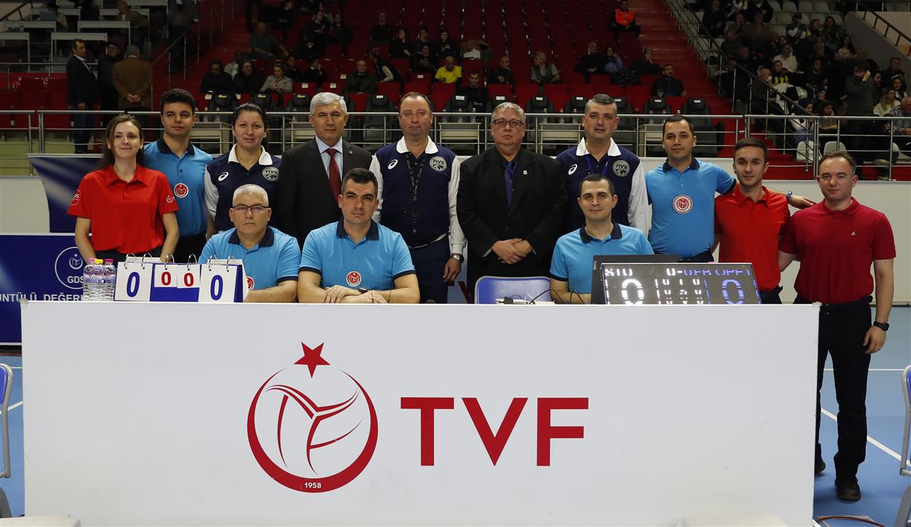 Fenerbahçe Opet lideri yendi, umutlarını sürdürdü