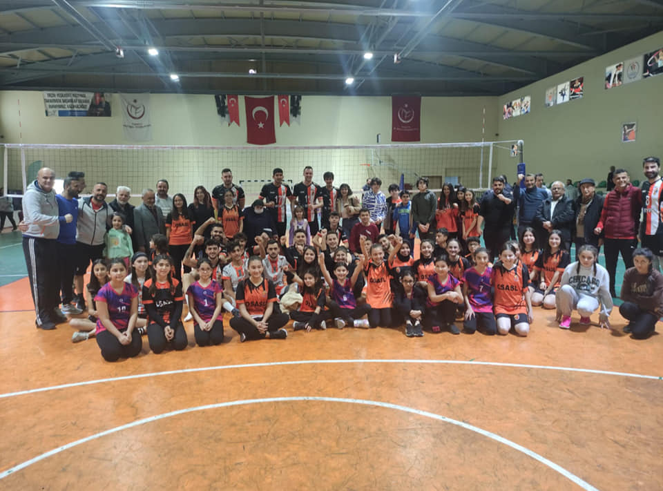 Voleybol, Erzin'de komşu il ve ilçelere dostluk köprüsü oluyor