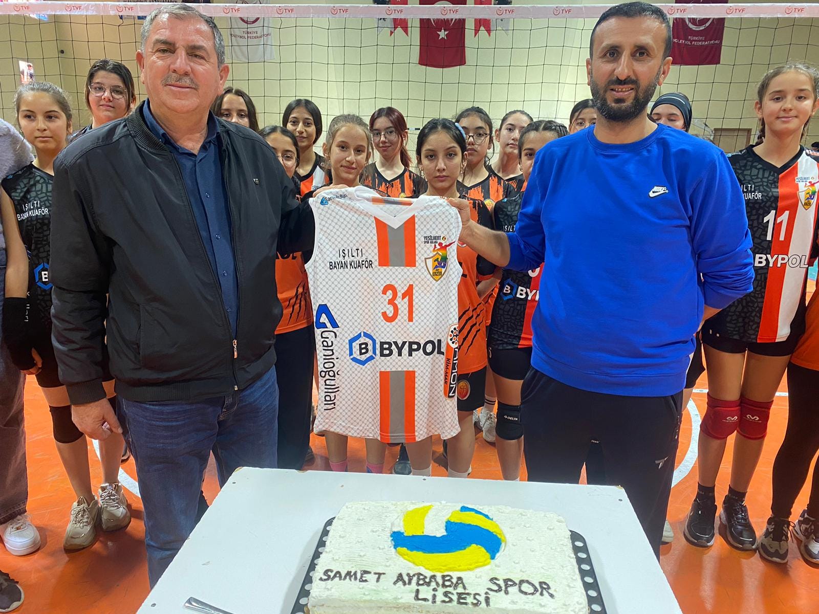 Voleybol, Erzin'de komşu il ve ilçelere dostluk köprüsü oluyor
