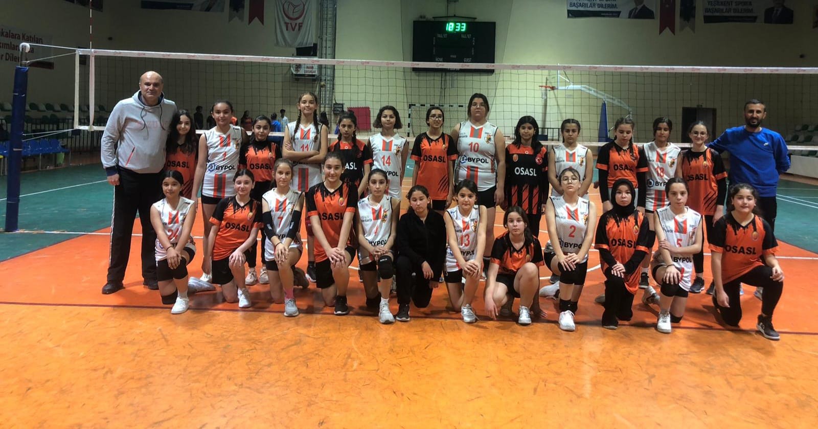 Voleybol, Erzin'de komşu il ve ilçelere dostluk köprüsü oluyor