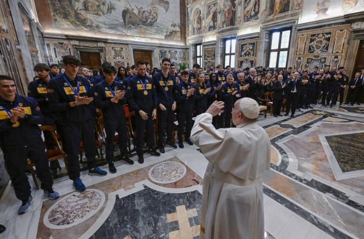Dünya Kupası Papa'nın Ellerinde Dünya Kupası Papa'nın Ellerinde