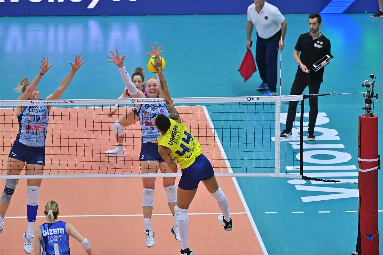 Fenerbahçe Şampiyonlar Ligi'nde Yarı Final'de