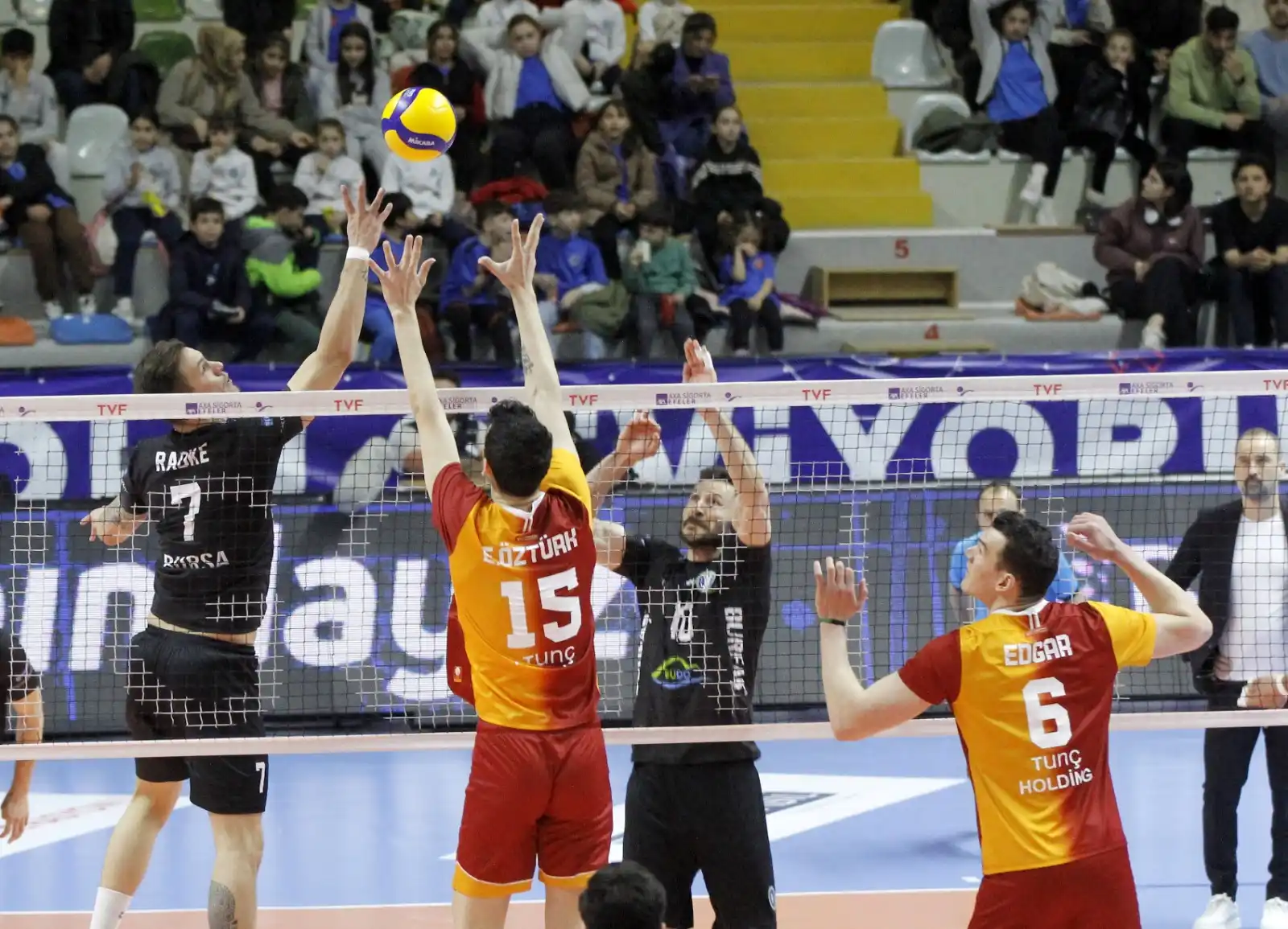 Galatasaray Dördüncü Sıraya Yerleşti