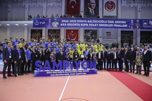 Erkekler AXA Sigorta Kupa Voley’de Madalya, Kupa ve Ödüller Sahiplerini Buldu