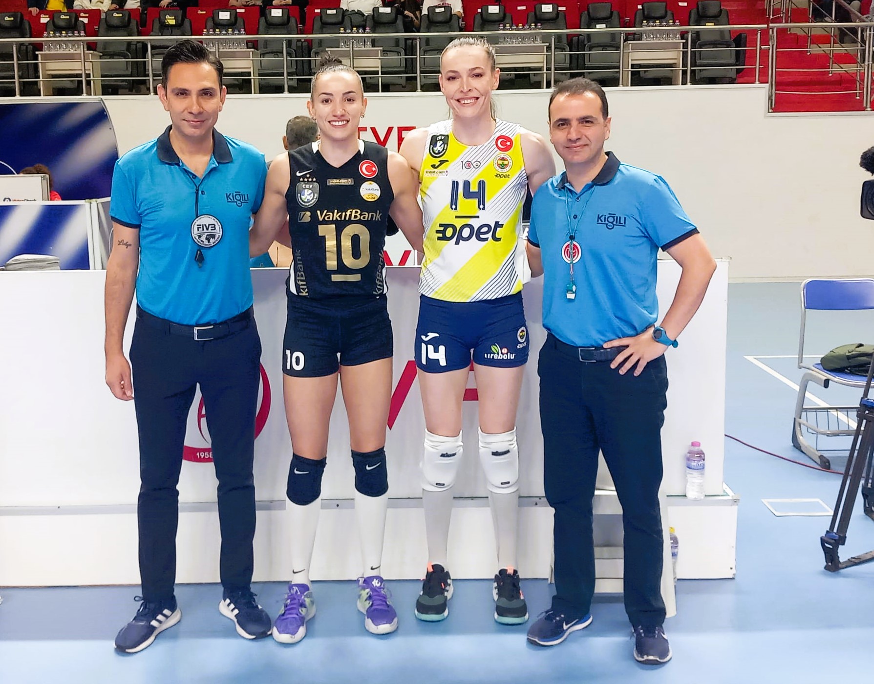 Fenerbahçe, VakıfBank Karşısında Geriden Gelip Kazandı