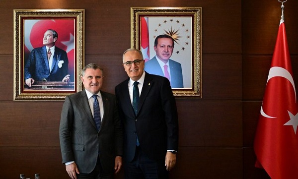 Bakan Osman Aşkın Bak'tan Efeler'e Tebrik