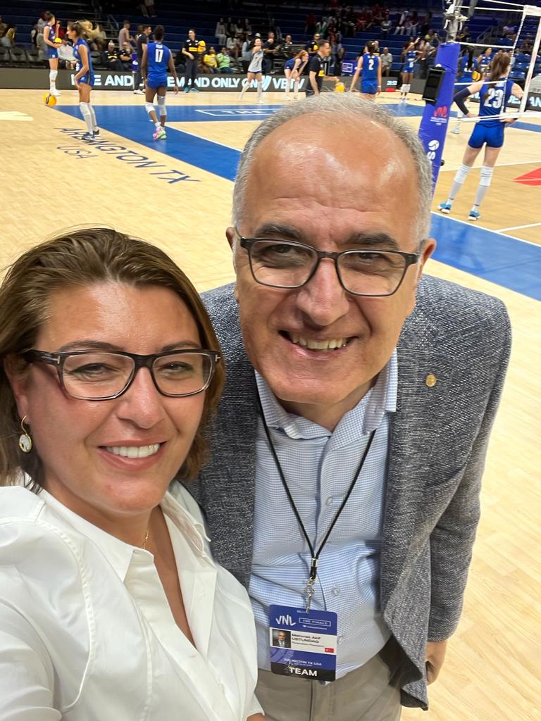 Eski Mili Voleybolcu Pınar Erdenay'dan Sultanlara Destek