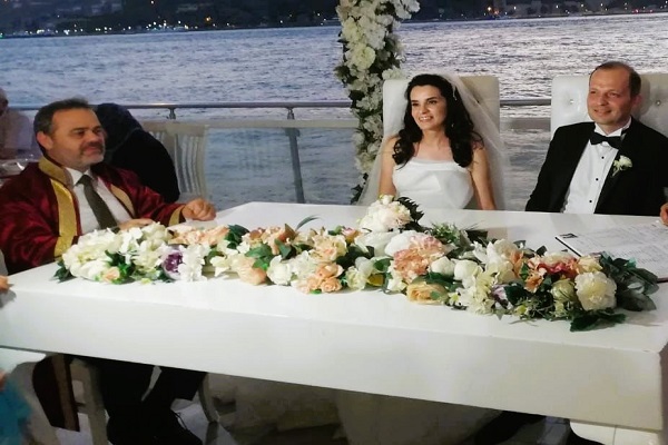 Mutluluklar Erol - Tuğba Akbulut