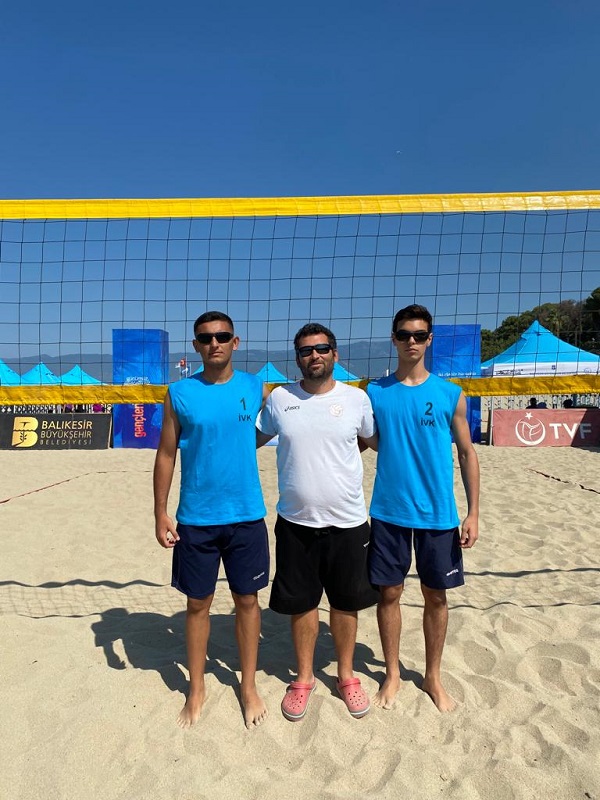 İstanbul Voleybol Kulübü, plajda fırtına gibi esti