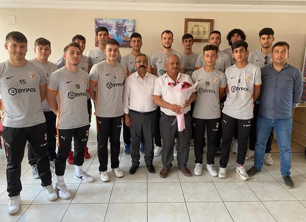 Bir Yiğit Çıkar, Yeniden Umut Verir İlçeye