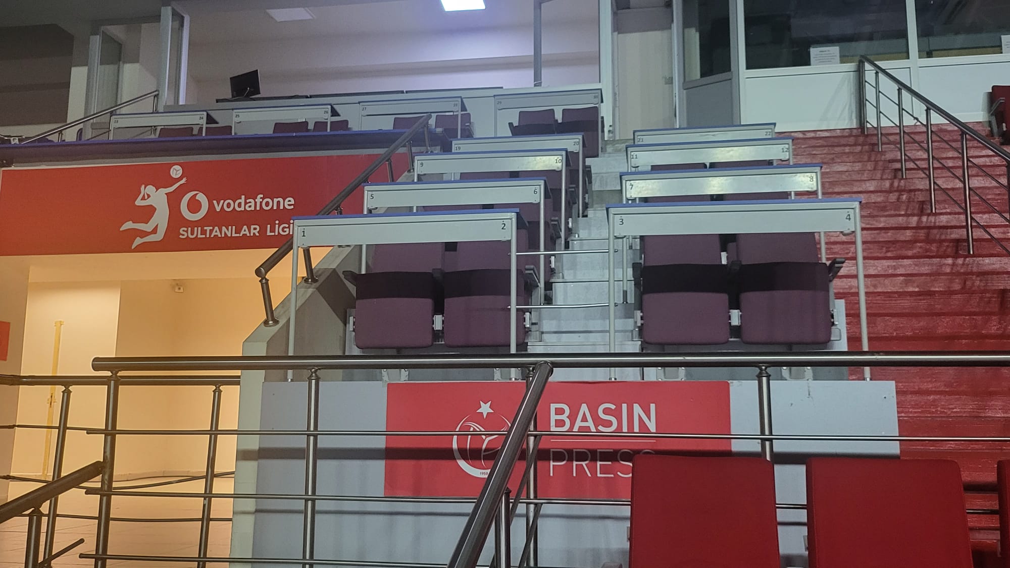Burhan Felek Voleybol Salonu'na Yeni Basın Tribünü