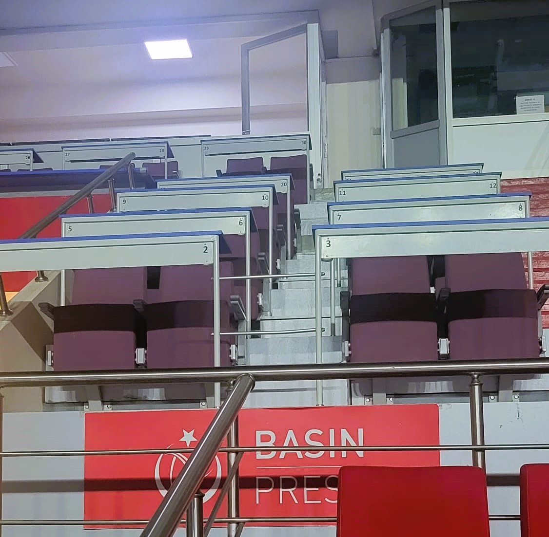 Burhan Felek Voleybol Salonu'na Yeni Basın Tribünü